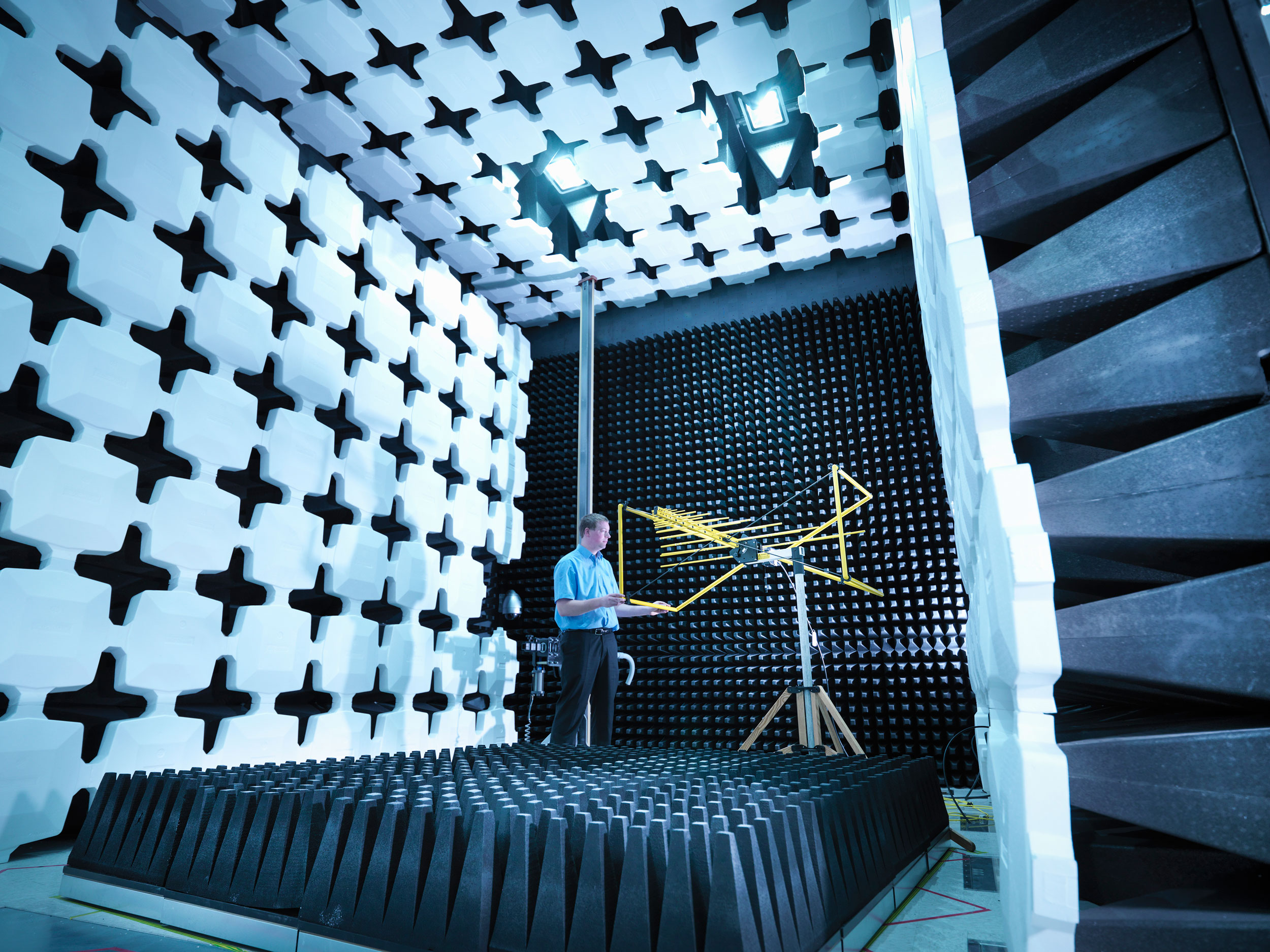 engineer_checking_antenna