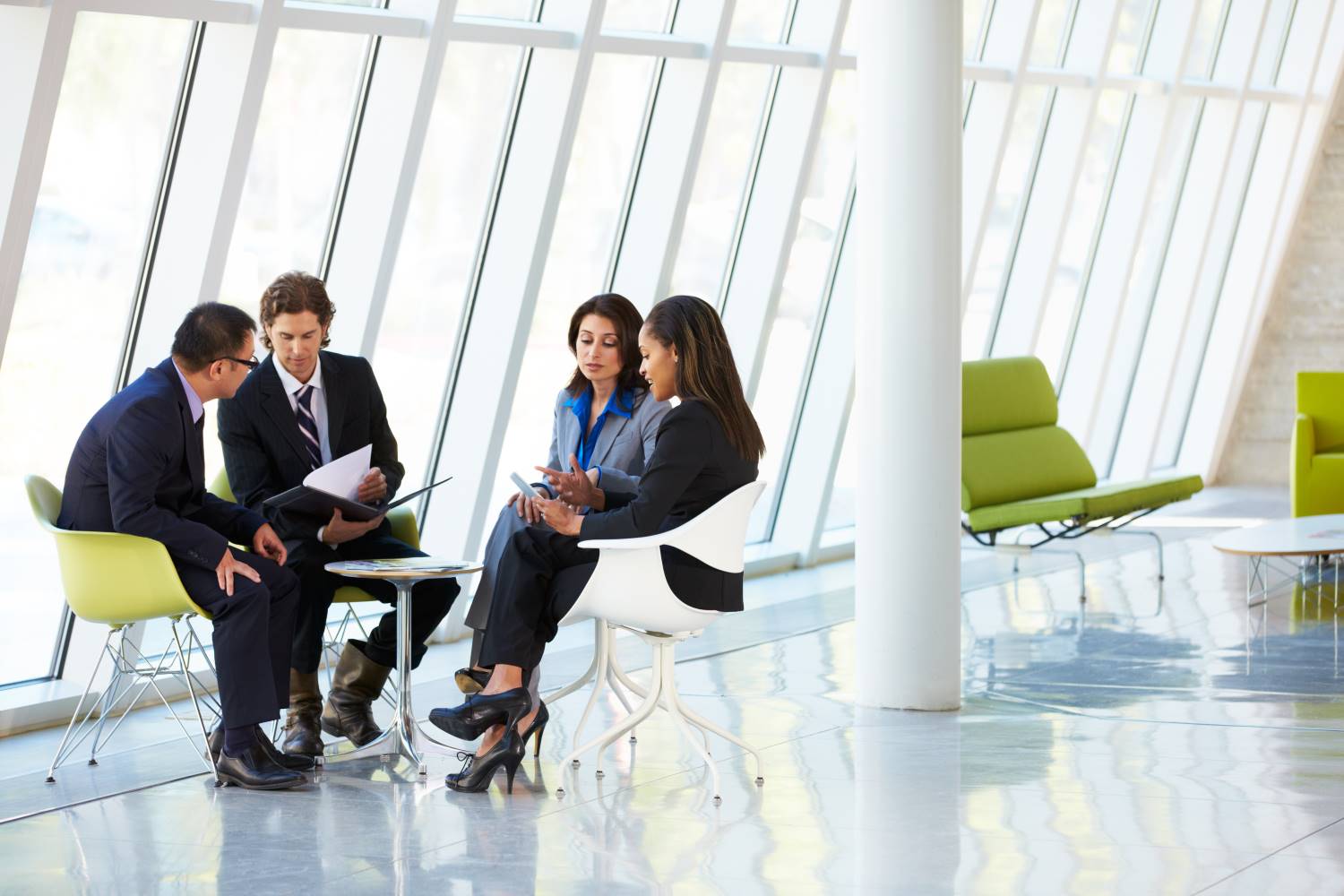 Asian_Businesspeople_Meeting_in_Foyer